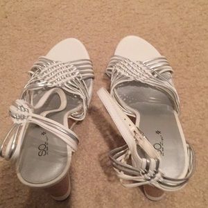 Size 7.5 SO wedge sandal